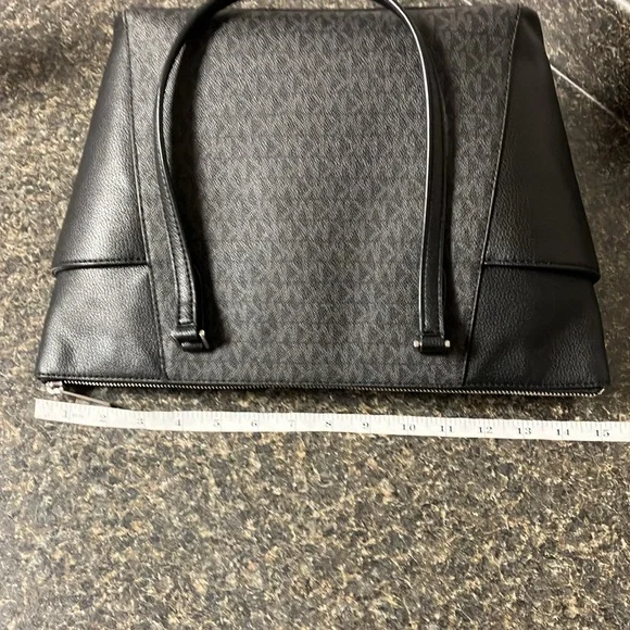 2/15  Michael Kors charlotte large tote black signature - Picture 11 of 16